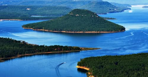Sandy shoreline of Greers Ferry Lake with mountain backdrop near Fairfield Bay, Arkansas — Bay Shore Estates 6.58-acre waterfront property